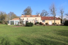 Dpt Maine et Loire (49), à vendre proche  de Cholet, maison de caractère avec 6 chambres sur 3750 m² de terrain + dépendance
