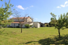 Longère  à vendre avec dépendance sur un terrain de 4256m², 5 pièces VEZINS (49)