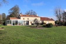 Dpt Maine et Loire (49), à vendre proche  de Cholet, maison de caractère avec 6 chambres sur 3750 m² de terrain + dépendance