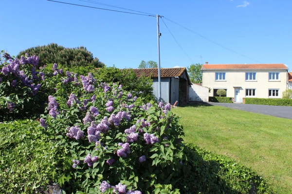 Longère  à vendre avec dépendance sur un terrain de 4256m², 5 pièces VEZINS (49)