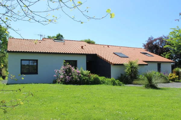 Maison de plain pied à vendre 7 pièces CHOLET (49) sur 5000m² 
