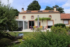 Dpt Maine et Loire (49), à vendre proche  de Cholet, maison de caractère avec 6 chambres sur 3750 m² de terrain + dépendance
