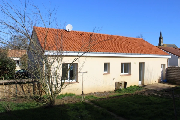 Maison de plain-pied non mitoyenne  à vendre 5 pièces Saint Quentin en Mauges 49)