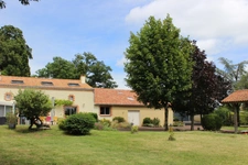 Dpt Maine et Loire (49), à vendre proche  de Cholet, maison de caractère avec 6 chambres sur 3750 m² de terrain + dépendance