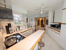 Maison d'architecte familiale - sous-sol complet - véranda - jardin clos