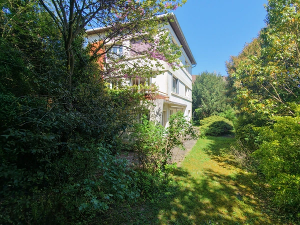 Dpt Hauts de Seine (92), À vendre : Maison familiale d'exception de 217 m2 (290 au sol) – Calme absolu, proche RER Robinson et Vallée aux Loups