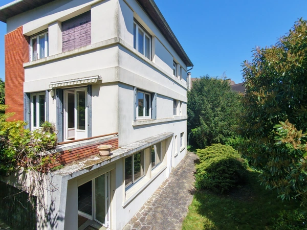 Dpt Hauts de Seine (92), À vendre : Maison familiale d'exception de 217 m2 (290 au sol) – Calme absolu, proche RER Robinson et Vallée aux Loups