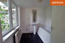 À découvrir à Lens, cet appartement T2 en rez-de-chaussée, idéal pour un premier achat, un investissement locatif ou un pied-à-terre.