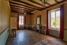 Maison de village 6 pièces avec dépendances sur terrain 2000 m² à Lachaux (63)