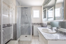 Maison individuelle plain pied 5 pièces avec piscine 