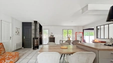 Maison de plain-pied 6 pièces + garage avec piscine à vendre à Charmeil, proche Vichy – 142 m² hab - (03)