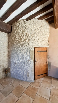 Propriété de caractère du XVIIe siècle avec tour médiévale à vendre proche Lapalisse 9 pièces – 310 m² – 5 850 m² de terrain