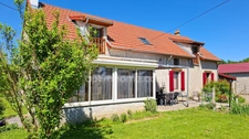 Ferme rénovée à vendre 6 pièces à Espinasse-Vozelle (03) – Propriété avec 1,7 ha de terrain, dépendances et hangar – Proche Vichy
