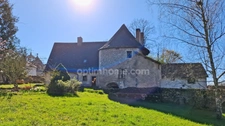 Propriété de caractère du XVIIe siècle avec tour médiévale à vendre proche Lapalisse 9 pièces – 310 m² – 5 850 m² de terrain