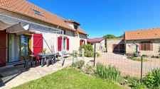 Ferme rénovée à vendre 6 pièces à Espinasse-Vozelle (03) – Propriété avec 1,7 ha de terrain, dépendances et hangar – Proche Vichy