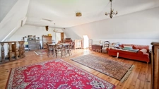 Propriété de caractère du XVIIe siècle avec tour médiévale à vendre proche Lapalisse 9 pièces – 310 m² – 5 850 m² de terrain
