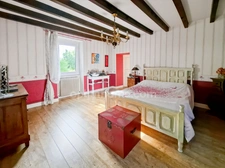 Propriété de charme 6 pièces avec piscine et dépendances à Espinasse-Vozelle (03)