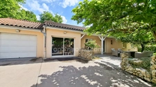 Maison de plain-pied 6 pièces + garage avec piscine à vendre à Charmeil, proche Vichy – 142 m² hab - (03)