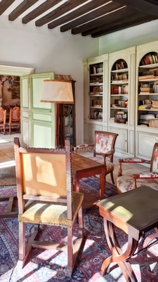 Propriété de caractère du XVIIe siècle avec tour médiévale à vendre proche Lapalisse 9 pièces – 310 m² – 5 850 m² de terrain