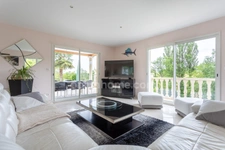 Villa sur sous-sol - 190 m² hab - 7 pièces à CREUZIER LE VIEUX (03)