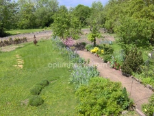 Propriété de caractère du XVIIe siècle avec tour médiévale à vendre proche Lapalisse 9 pièces – 310 m² – 5 850 m² de terrain