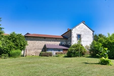 Maison de village 6 pièces avec dépendances sur terrain 2000 m² à Lachaux (63)