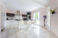 Villa sur sous-sol - 190 m² hab - 7 pièces à CREUZIER LE VIEUX (03)