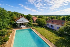 Propriété de charme 6 pièces avec piscine et dépendances à Espinasse-Vozelle (03)