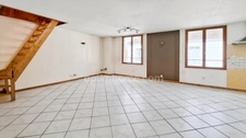 EXCLUSIVITÉ – Maison de ville avec fort potentiel à vendre à Vichy – Garage et pièce aménageable