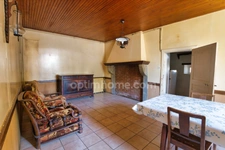 Maison de village 6 pièces avec dépendances sur terrain 2000 m² à Lachaux (63)