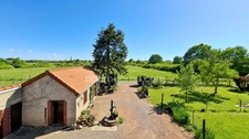 Ferme rénovée à vendre 6 pièces à Espinasse-Vozelle (03) – Propriété avec 1,7 ha de terrain, dépendances et hangar – Proche Vichy
