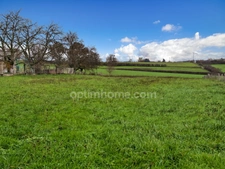 Terrain plat constructible à ESPINASSE VOZELLE (03)