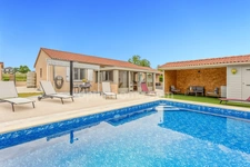 Maison Plain Pied récente avec garage et piscine à MONS (63)