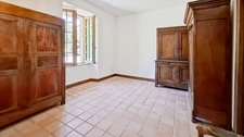 Propriété de caractère du XVIIe siècle avec tour médiévale à vendre proche Lapalisse 9 pièces – 310 m² – 5 850 m² de terrain
