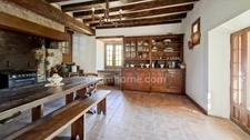 Propriété de caractère du XVIIe siècle avec tour médiévale à vendre proche Lapalisse 9 pièces – 310 m² – 5 850 m² de terrain