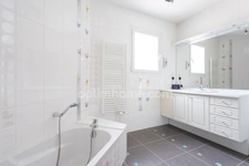 Villa sur sous-sol - 190 m² hab - 7 pièces à CREUZIER LE VIEUX (03)