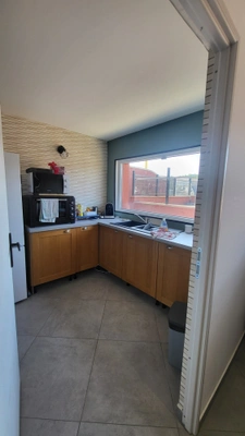 À VENDRE – Ensemble de bureaux et entrepôt à l'entrée de Dieppe