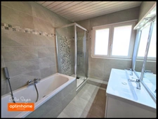 Maison de 126 m² avec 5 chambres, 2 garages, cour intérieure et jardin à Cessy centre