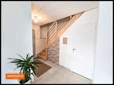 Belle maison individuelle de 129 m² avec 4 chambres et un garage indépendant sur une parcelle de 679 m² 