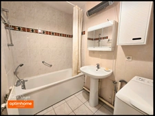 Maison individuelle avec 3 chambres, un jardin, un garage fermé et un parking