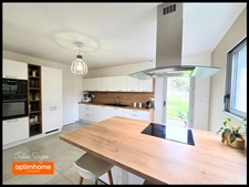Belle maison individuelle de 129 m² avec 4 chambres et un garage indépendant sur une parcelle de 679 m² 