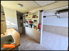 Maison de 126 m² avec 5 chambres, 2 garages, cour intérieure et jardin à Cessy centre