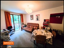 Appartement T2 avec un balcon une cave et deux places de parking – Gex centre