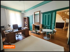 Maison de ville de 240 m² avec 5 chambres - cave et dépendance