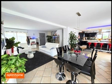Maison familiale avec studio indépendant, terrasse exceptionnelle, garage, carport et vue dégagée – Chevrier 