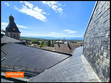 Maison de ville de 240 m² avec 5 chambres - cave et dépendance