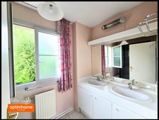 Maison individuelle avec 3 chambres, un jardin, un garage fermé et un parking
