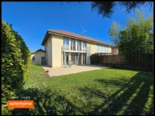 Maison de 126 m² avec 5 chambres, 2 garages, cour intérieure et jardin à Cessy centre