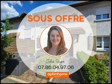 Maison avec 3 chambres, un jardin, deux parkings et un garage fermé.