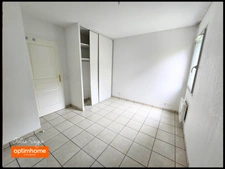 Appartement T2 Gex en rez-de-jardin avec cave et 2 Parkings sécurisés et accès piscine 
